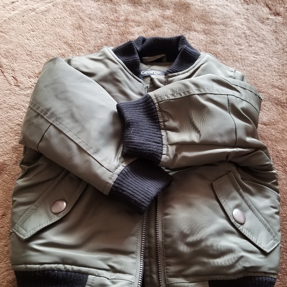 Winter jacket - Picture 3 of 3
